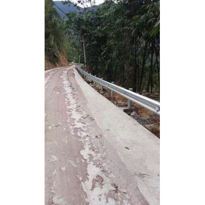 西藏拉萨日喀则公路波形护栏板厂家送货安装