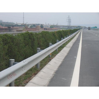 江西赣州公路波形梁护栏板厂家送货安装